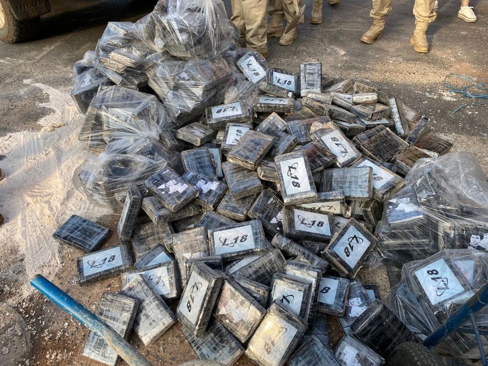 Polícia Federal encontra 1 tonelada de drogas do mesmo grupo — Foto: Polícia Federal