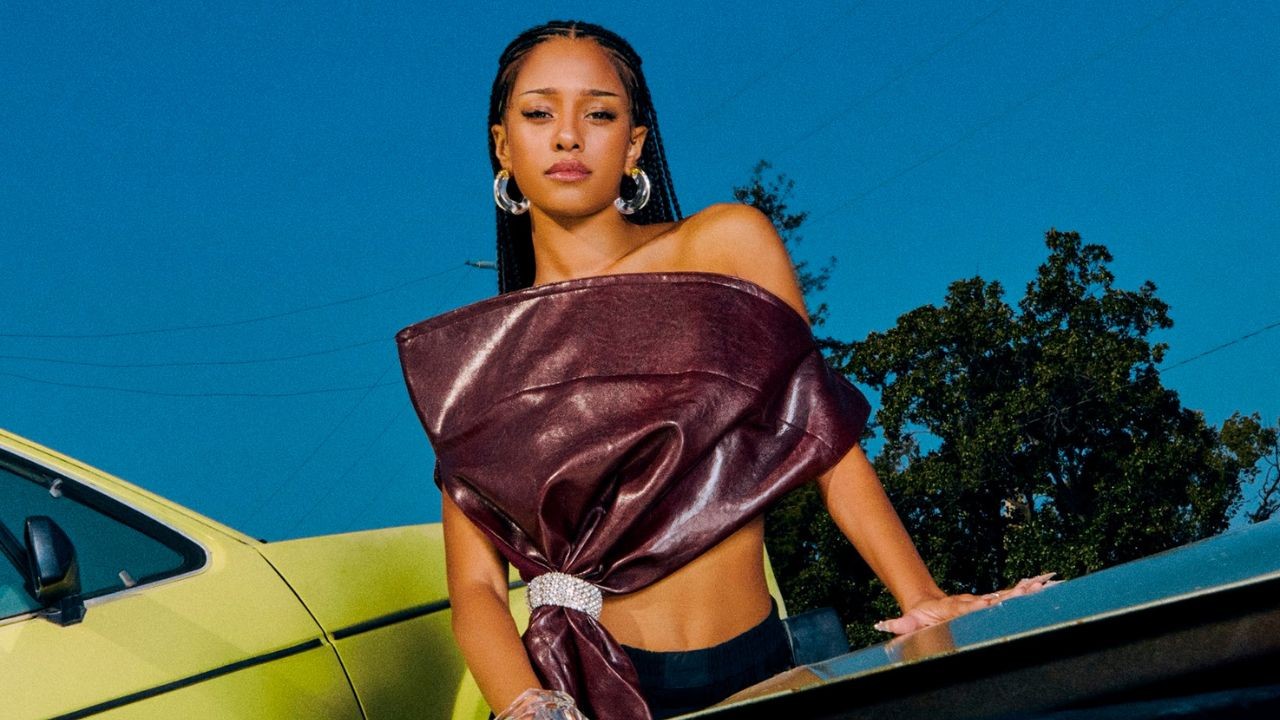 manon1 Revelação de 2025, Katseye vem ao Lolla em meio a 'treta' e com uma integrante a menos; entenda