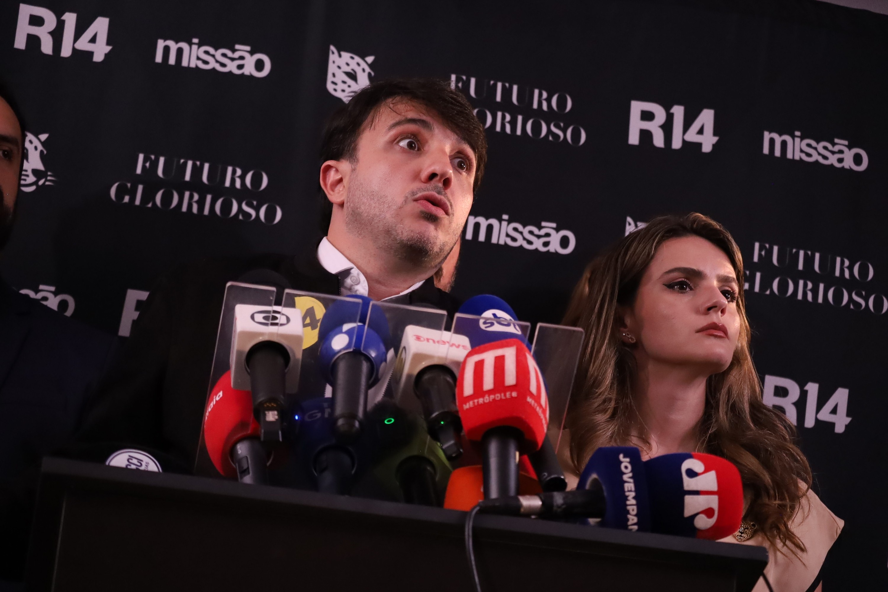 Meta derruba perfis de Renan Santos a pedido de Toffoli