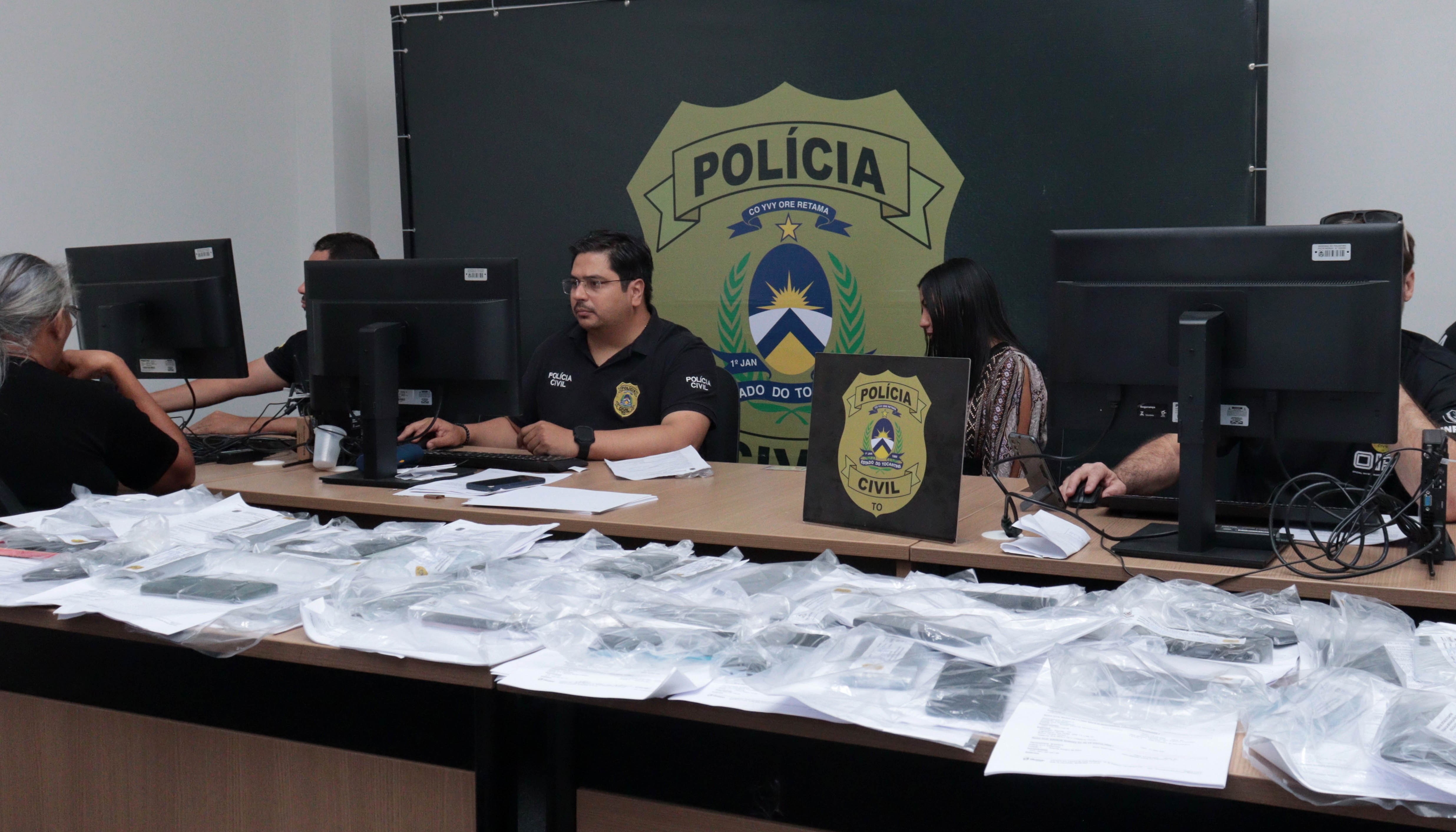 Celulares furtados são devolvidos aos donos em operação da polícia; veja como recuperar aparelho