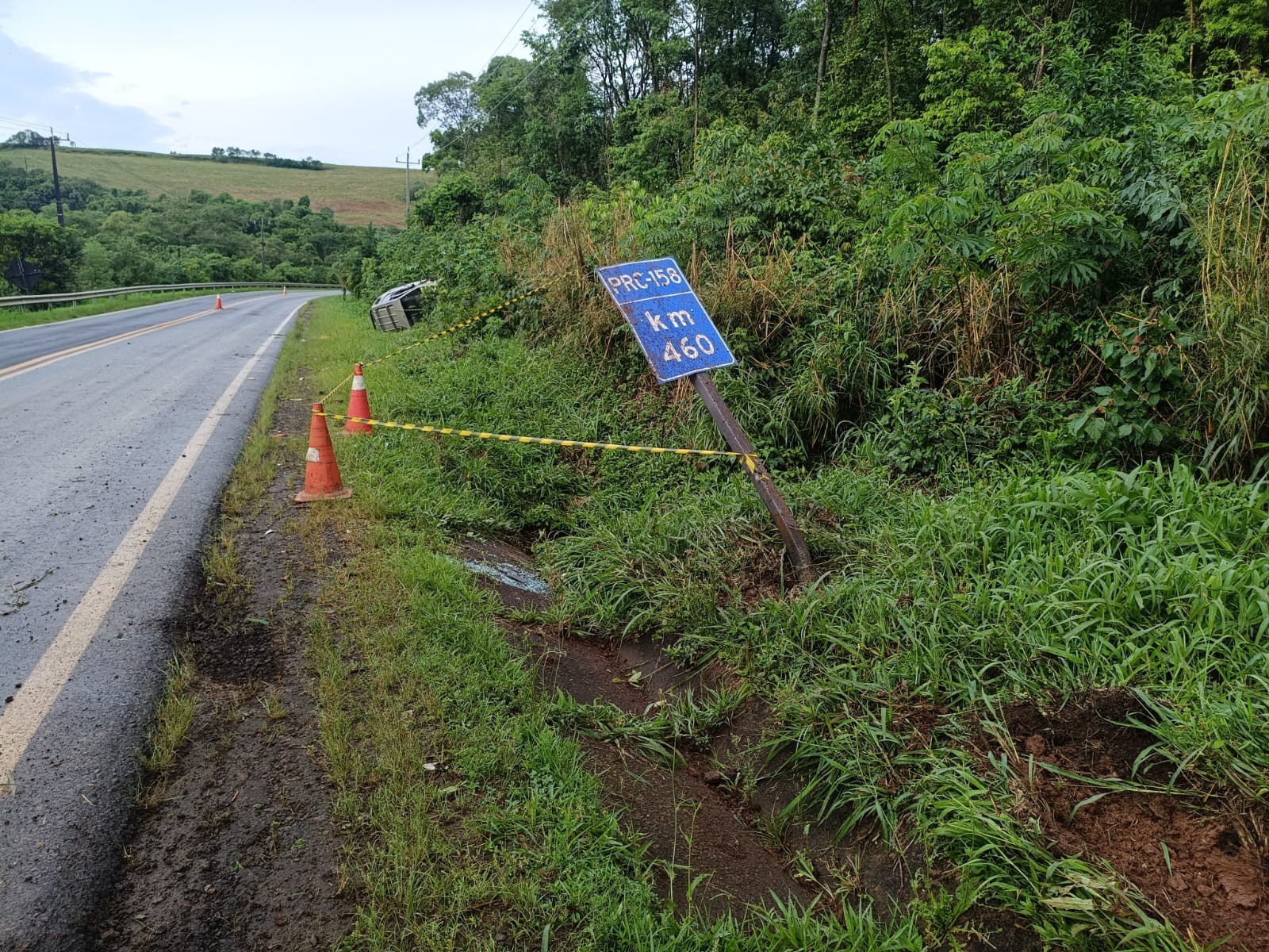 Motorista é preso após capotar carro e abandonar passageiro morto na BR-158