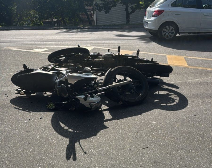 Acidente entre motos deixa duas pessoas feridas em Volta Redonda