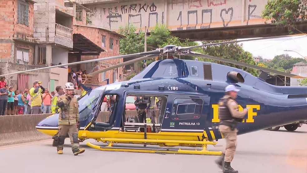 Helicóptero após o pouso forçado. — Foto: Reprodução/TV Globo