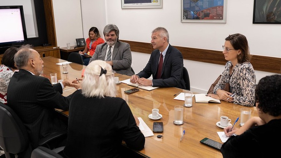 Encontro nesta terça-feira (16) discutiu as tratativas da repatriação do fóssil do Ubirajara jubatus, que sairá do Museu Estadual de História Natural Karlsruhe, na Alemanha, para o Brasil. — Foto: Ministério da Ciência, Tecnologia e Inovação/ Divulgação