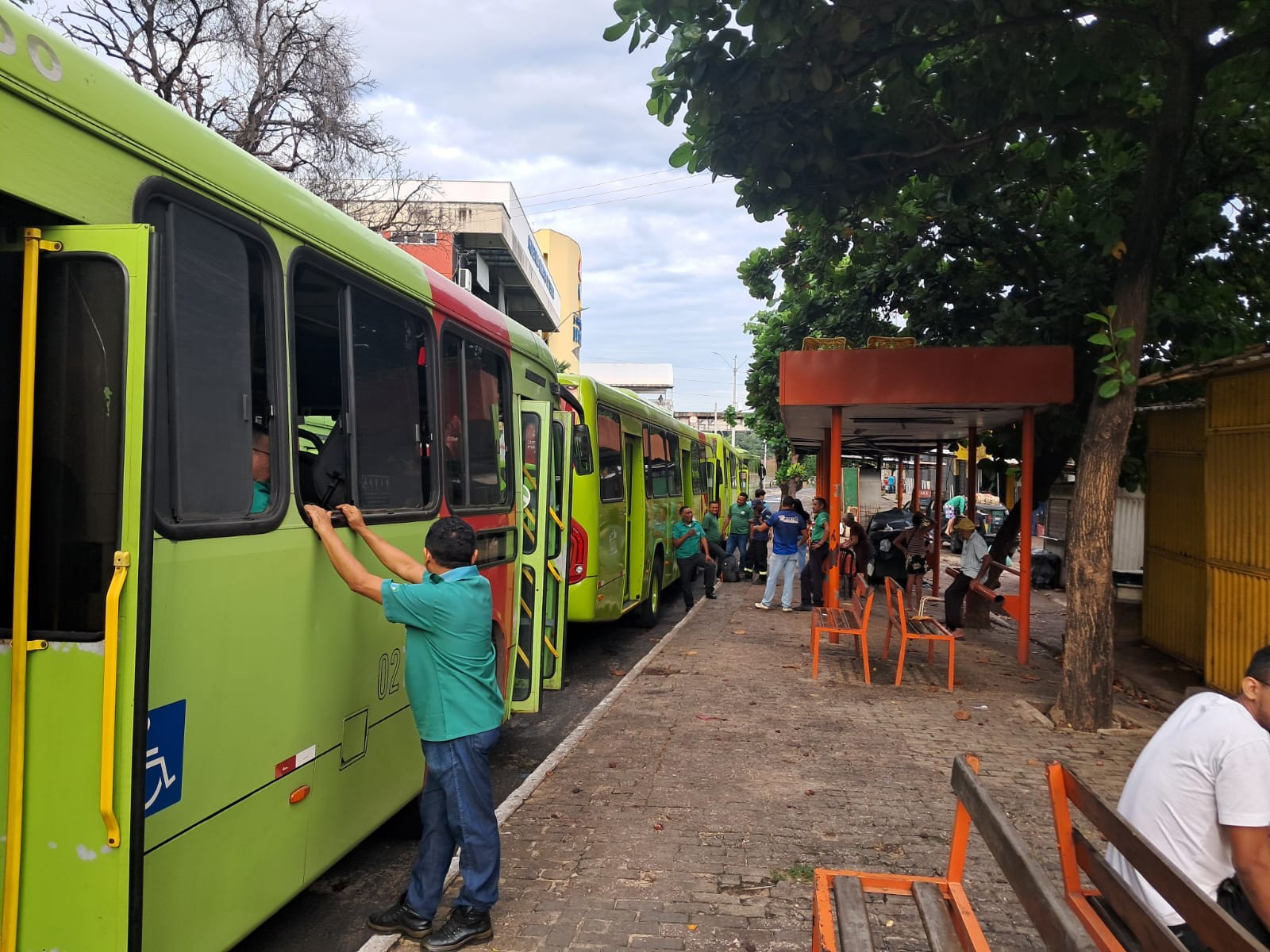 Paralisação de ônibus em Teresina: até 80 veículos alternativos vão circular em horários de pico, diz prefeitura