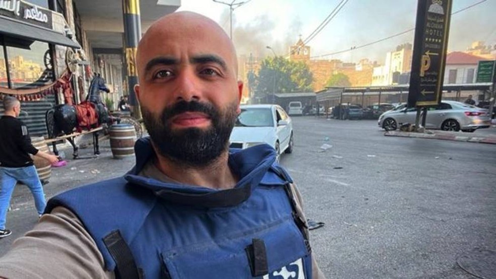 O repórter da BBC Alaa Daraghme acompanha a situação do campo de refugiados de Jenin há pelo menos dois anos.  — Foto: BBC