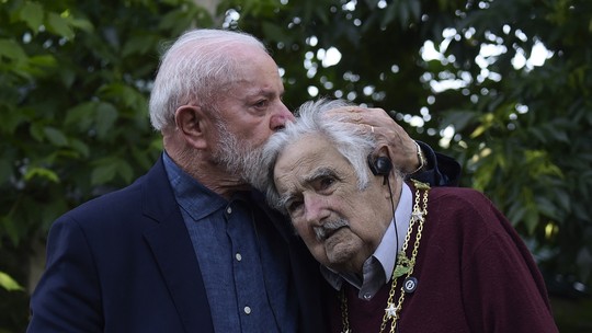 Lula embarca para Montevidéu para acompanhar velório de Pepe Mujica 