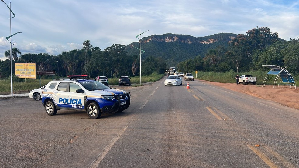Em Lajeado, trânsito está no sistema pare e siga após acidente — Foto: Kaliton Mota/TV Anhanguera