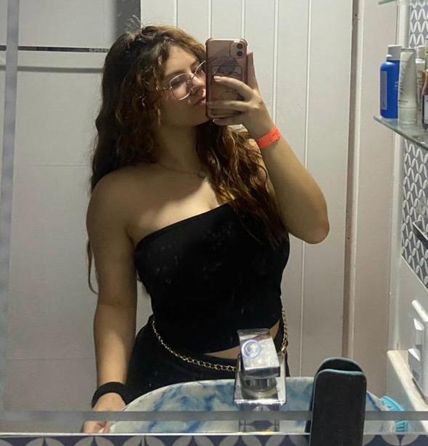 Jovem de 19 anos é encontrada morta e com as mãos amarradas em Búzios, no RJ