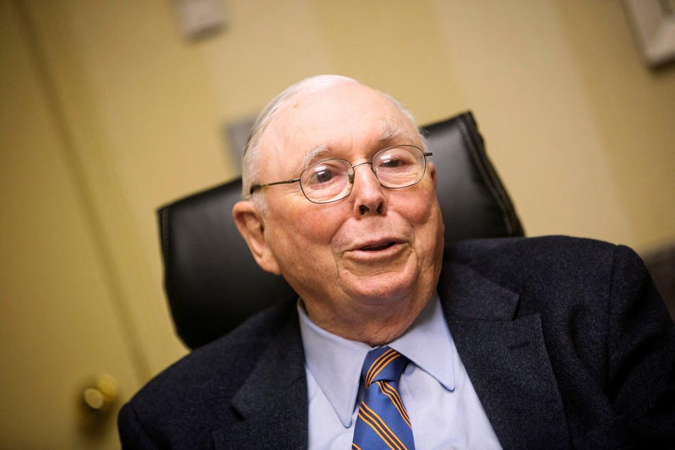 Vice-presidente da Berkshire Hathaway Corporation Charlie Munger fala à Reuters durante entrevista em Omaha, em 2013. — Foto: REUTERS/Lane Hickenbottom/File Photo