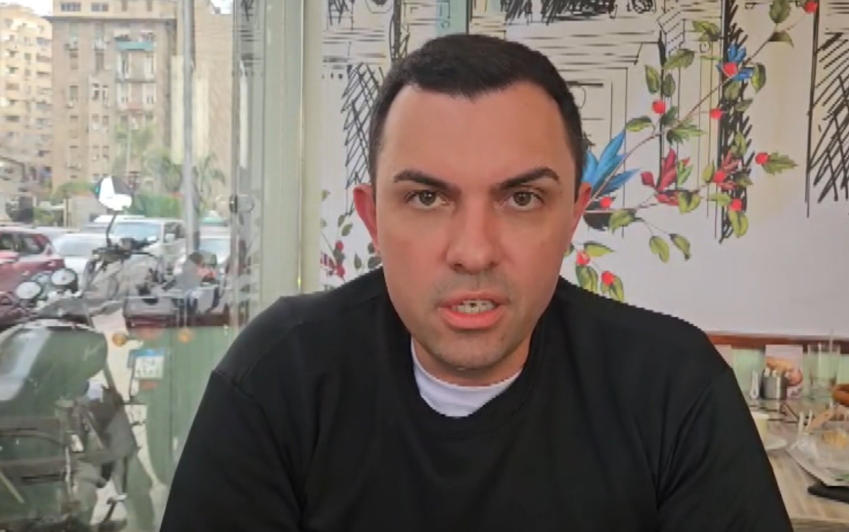 Empresário brasileiro fica 'preso' no Egito após pouso forçado em meio a ataques no Irã: 'Estava no espaço aéreo de fogo cruzado'