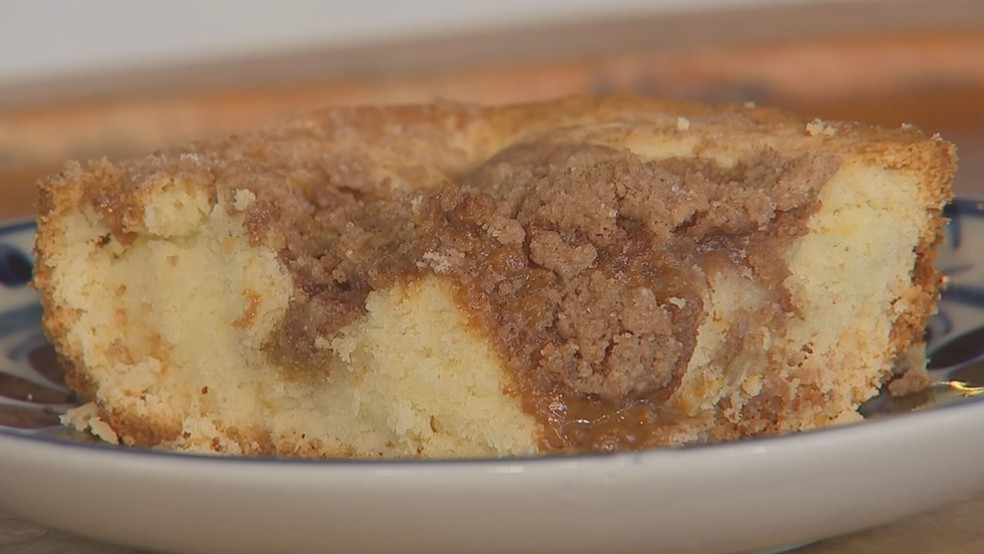 Nosso Campo ensina a fazer uma cuca de banana com doce de leite — Foto: Reprodução / TV TEM