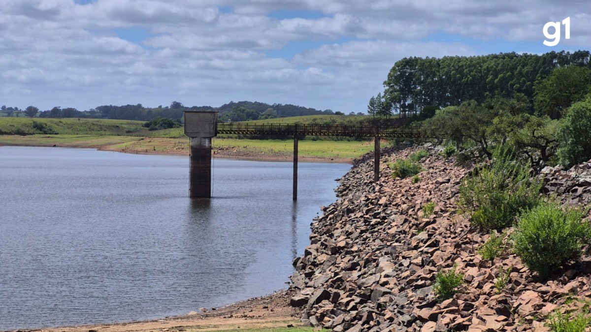 Com reservatórios muito abaixo do normal e sem previsão de chuva, cidade do RS adota racionamento de água por 12 horas todos os dias