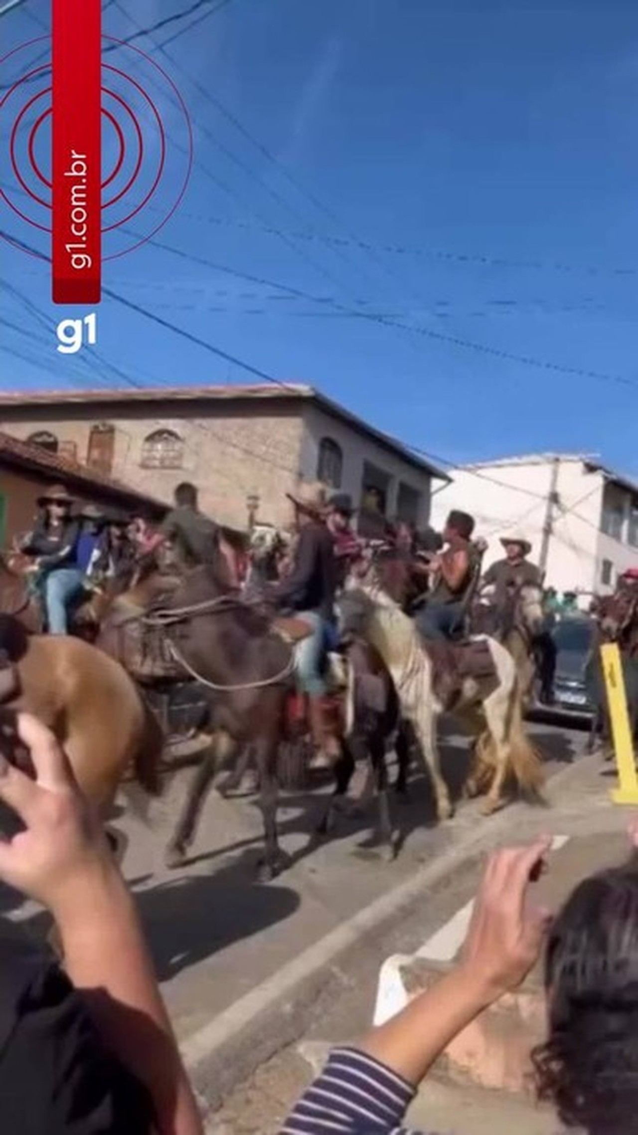 Homem é espancado durante romaria a cavalo em MG; VÍDEO
