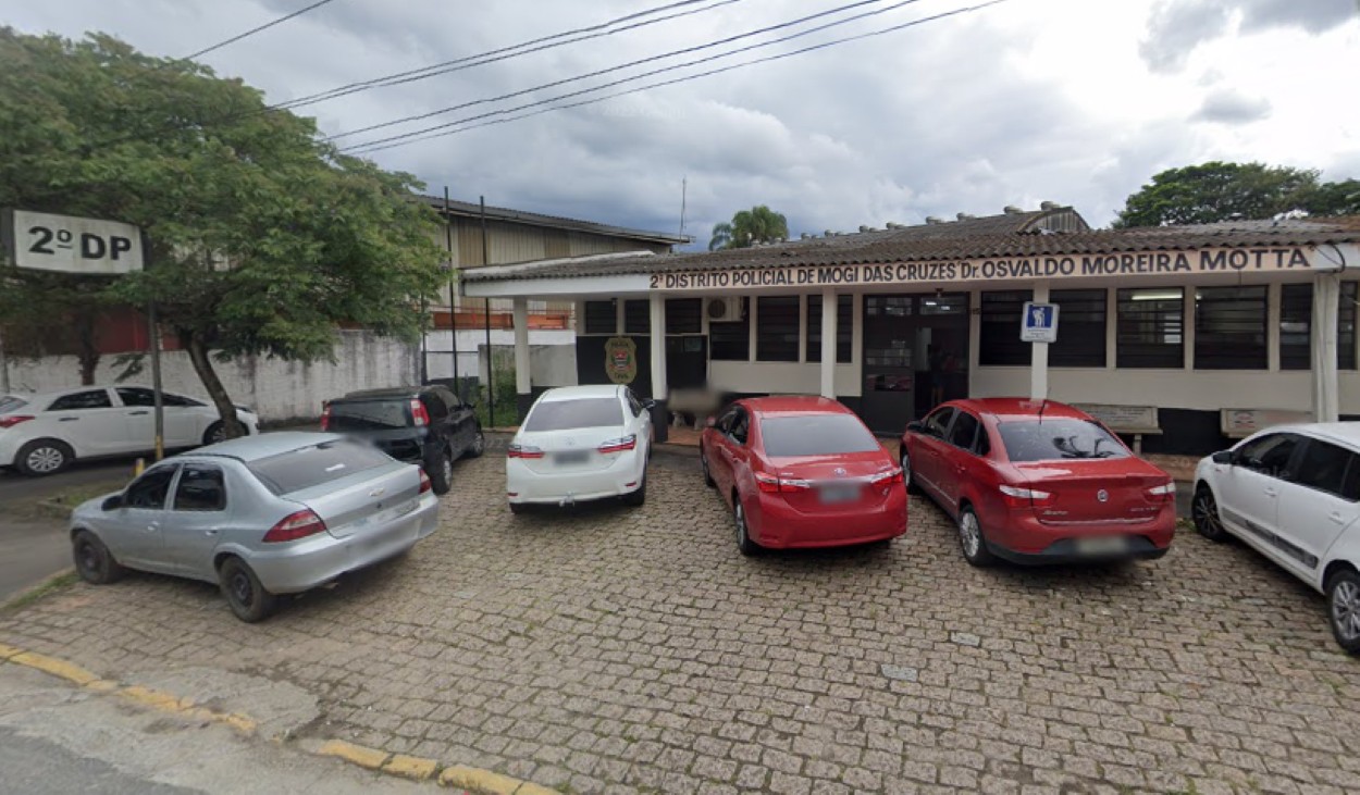 Dupla se passa por policiais e rouba R$ 29 mil em Mogi das Cruzes; parente da vítima é presa por ajudar no crime