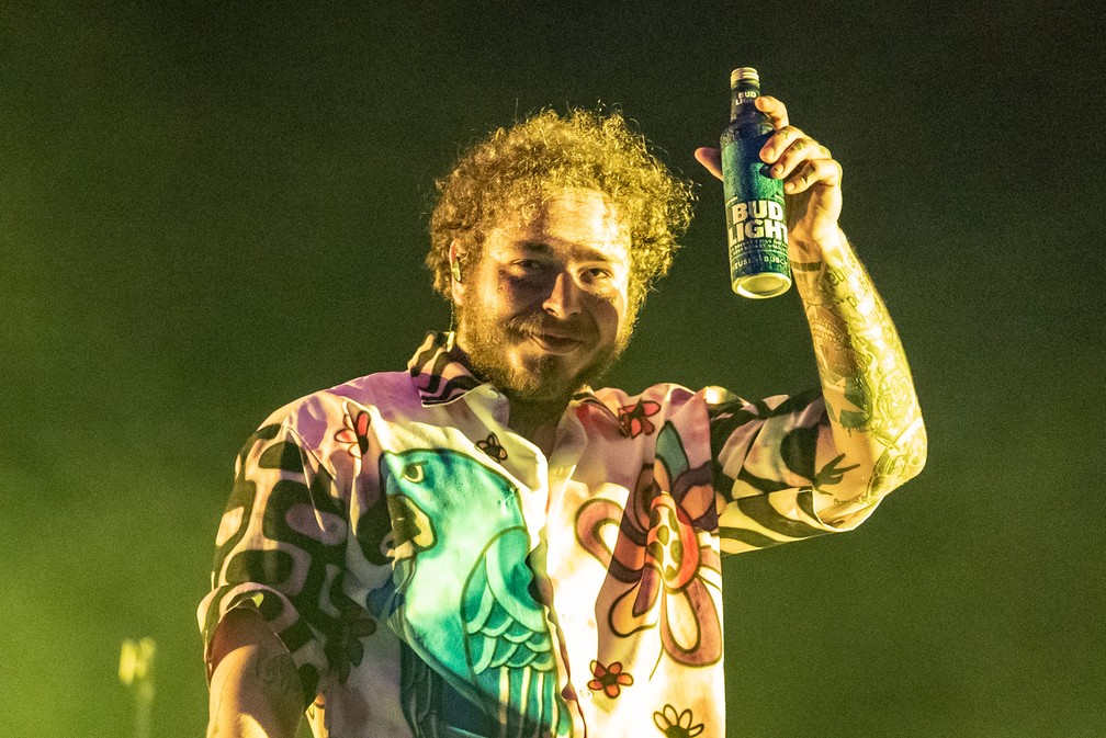 Onde assistir ao show de Post Malone no The Town de graça : r/MeUGamer