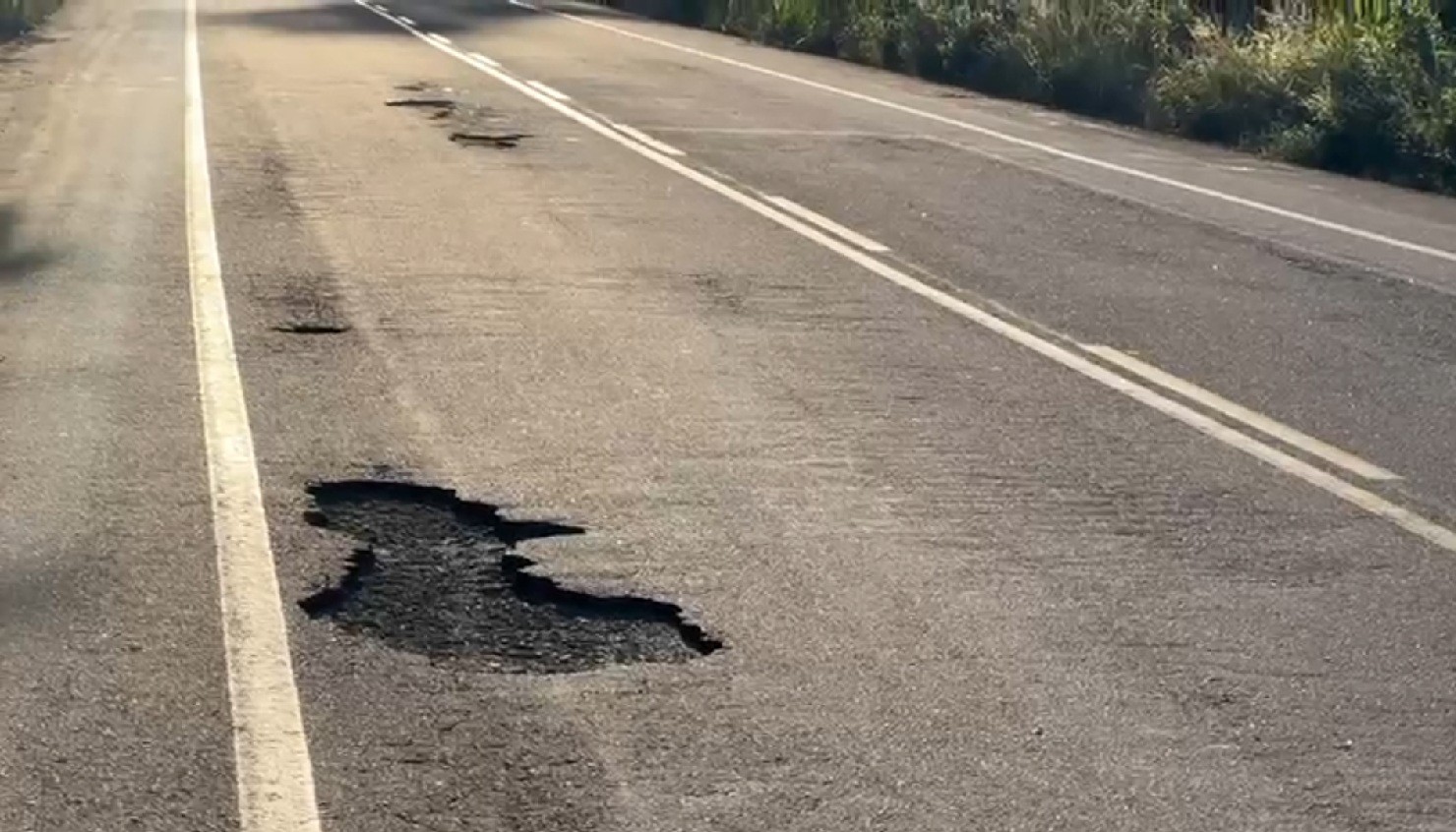 Rodovia RJ-186 apresenta condições precárias no Noroeste Fluminense