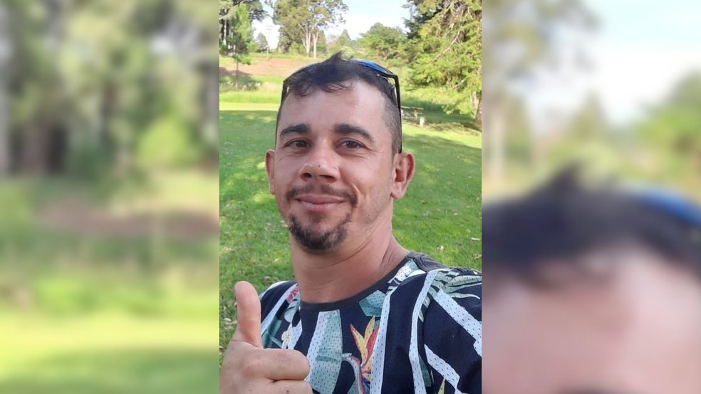 1 de 2
Evandro Donizete da Silva Guivarra, de 33 anos, foi visto pela &uacute;ltima vez no dia 11 de setembro, em Bauru (SP) &mdash; Foto: Arquivo pessoal/Reprodu&ccedil;&atilde;o