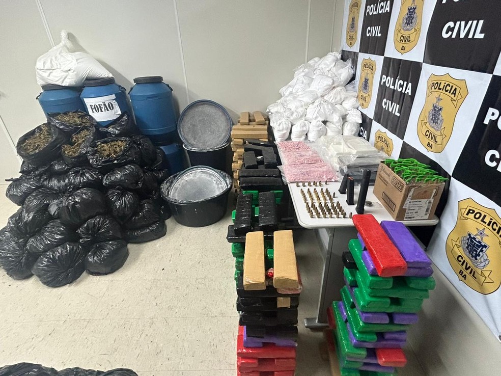 Drogas e munições encontradas pela Polícia Civil — Foto: Divulgação/Polícia Civil