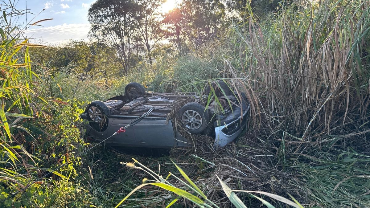 Vereador de Uberaba e esposa saem ilesos de capotamento na BR-262, próximo a Pará de Minas: 'Livramento'