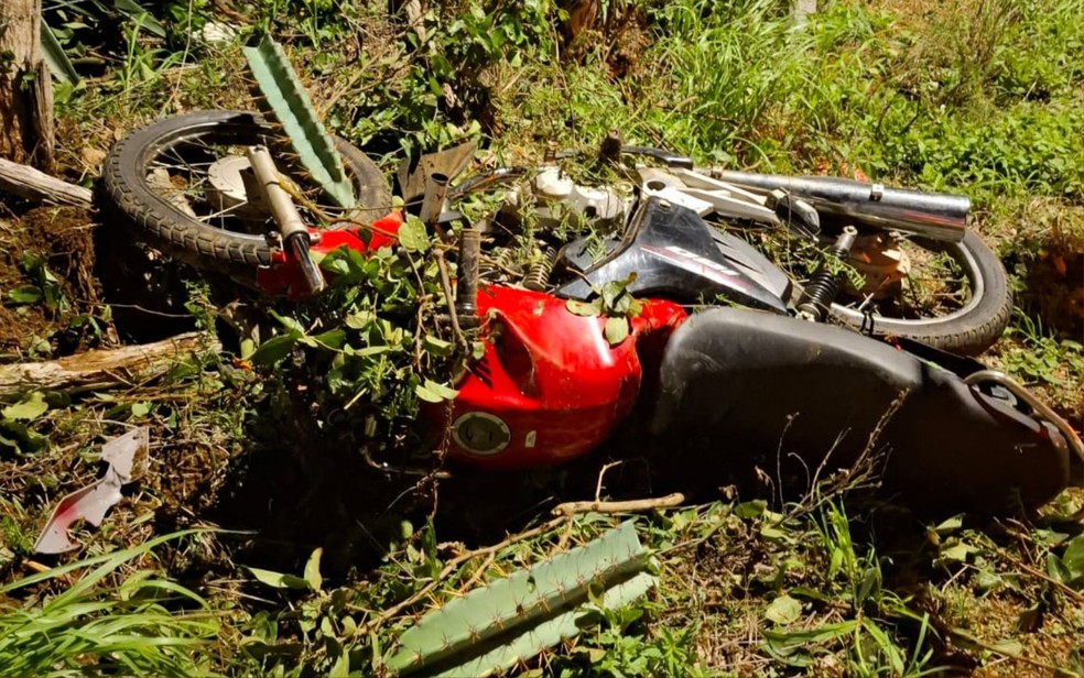 Jovem de 17 anos morreu após perder o controle da direção em Conceição do Coité — Foto: Brigada Anjos Jacuipenses
