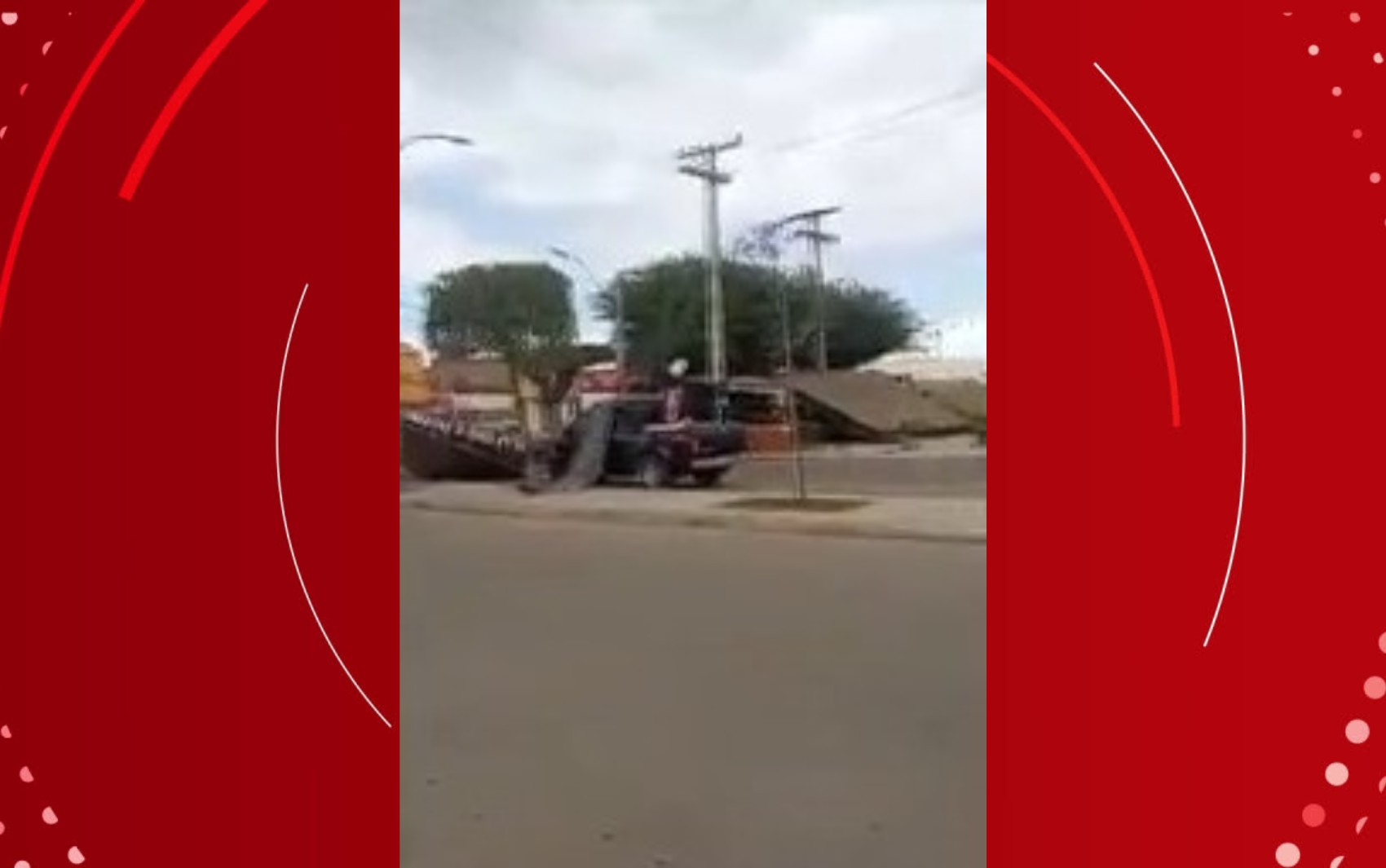 Ventania derruba toldo e mata idoso que esperava ônibus em praça na Bahia