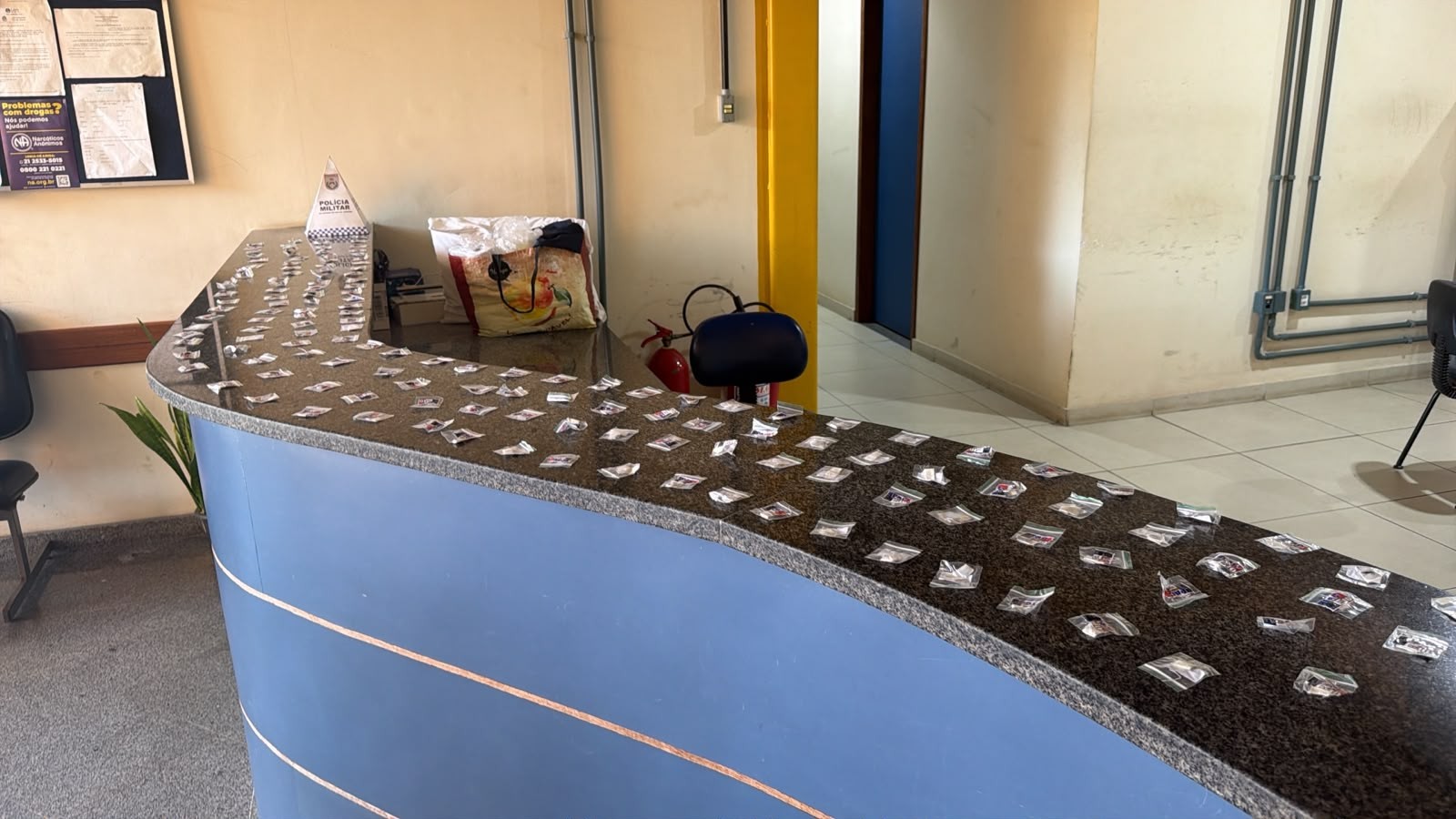 Preso por extorsão é autuado novamente após polícia encontrar drogas em sua residência em Valença