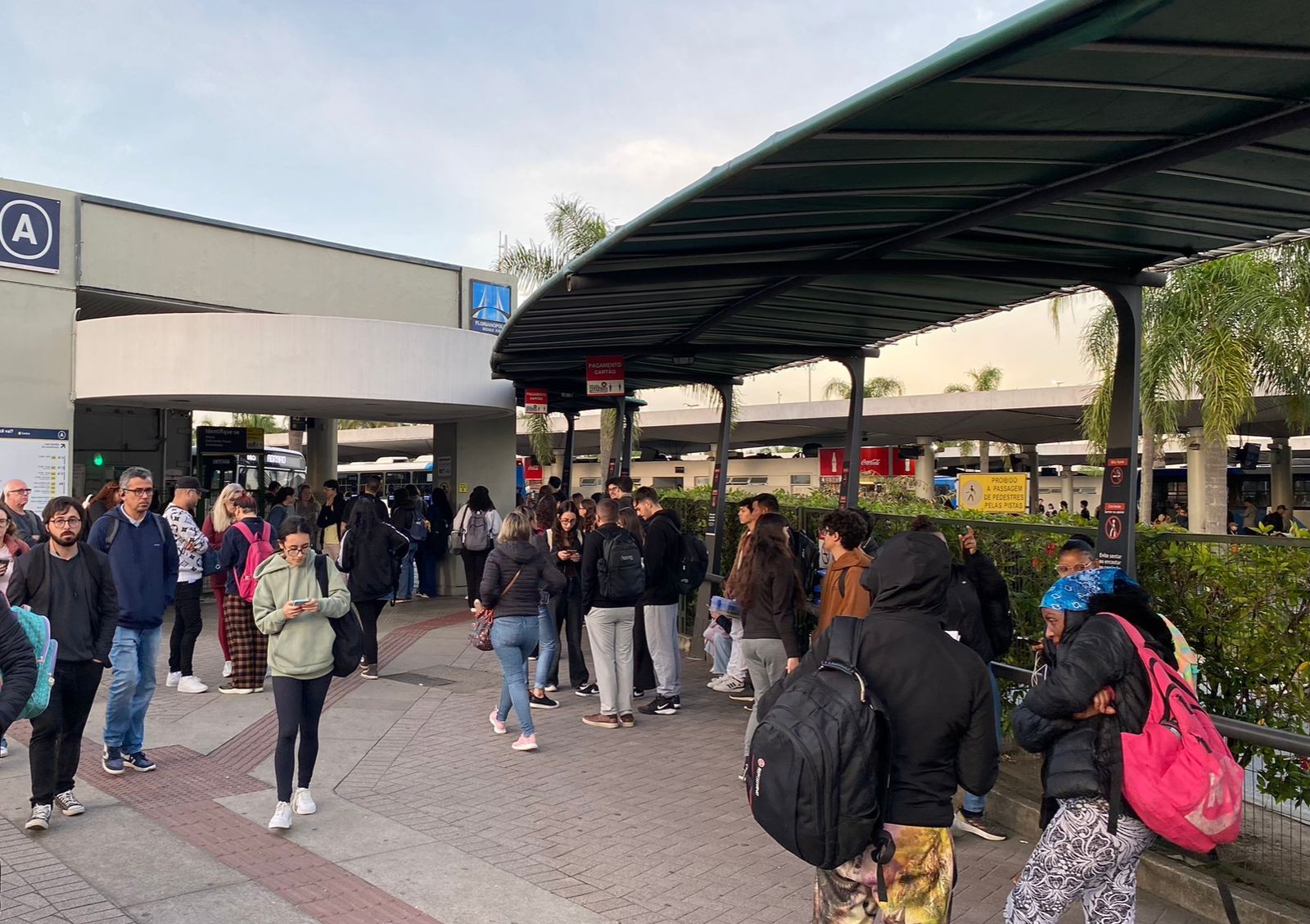 Florianópolis amanhece com linhas de ônibus paralisadas nesta terça-feira