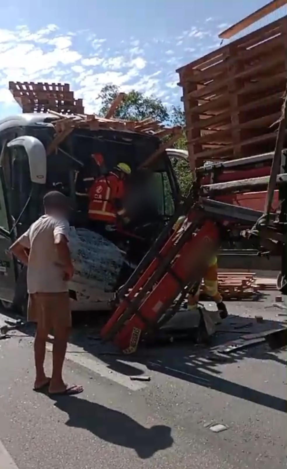 Motorista fica gravemente ferido em acidente na Serra das Araras — Foto: Divulgação