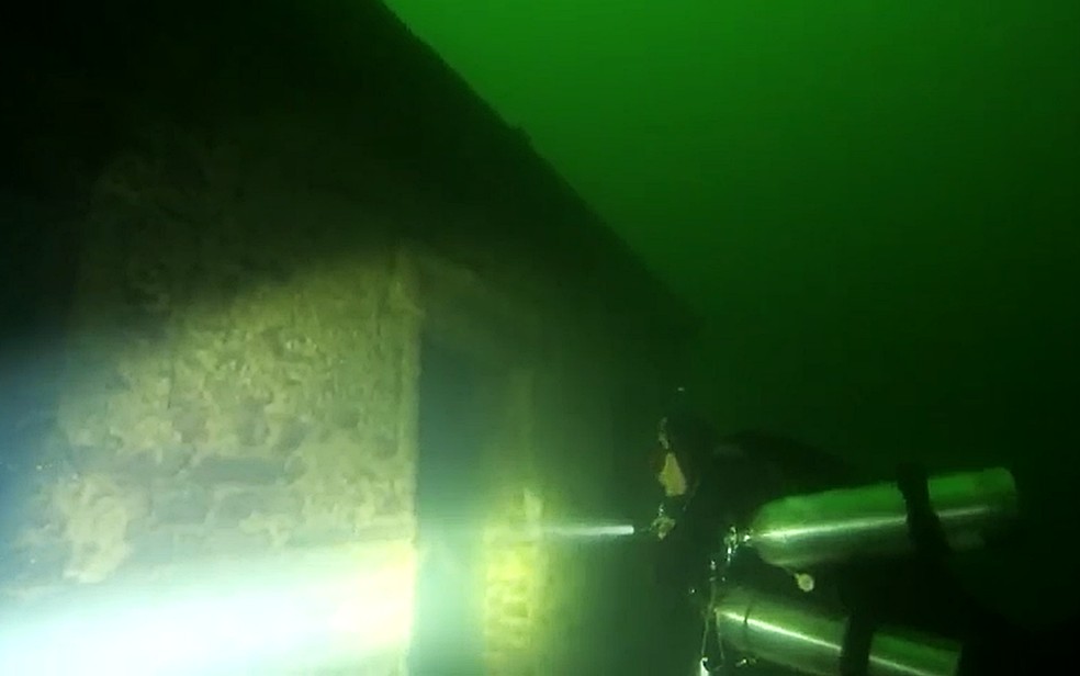 Mergulhadores encontraram construções praticamente intactas — Foto: Scubaminas Mergulho