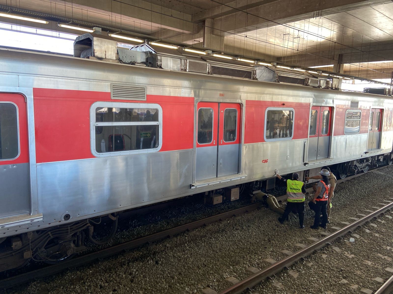 Acidente afeta circulação de trens e causa tumulto na estação Suzano da CPTM