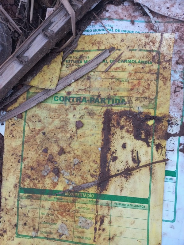 Documentos encontrados em zona rural de Carmolândia — Foto: Reprodução