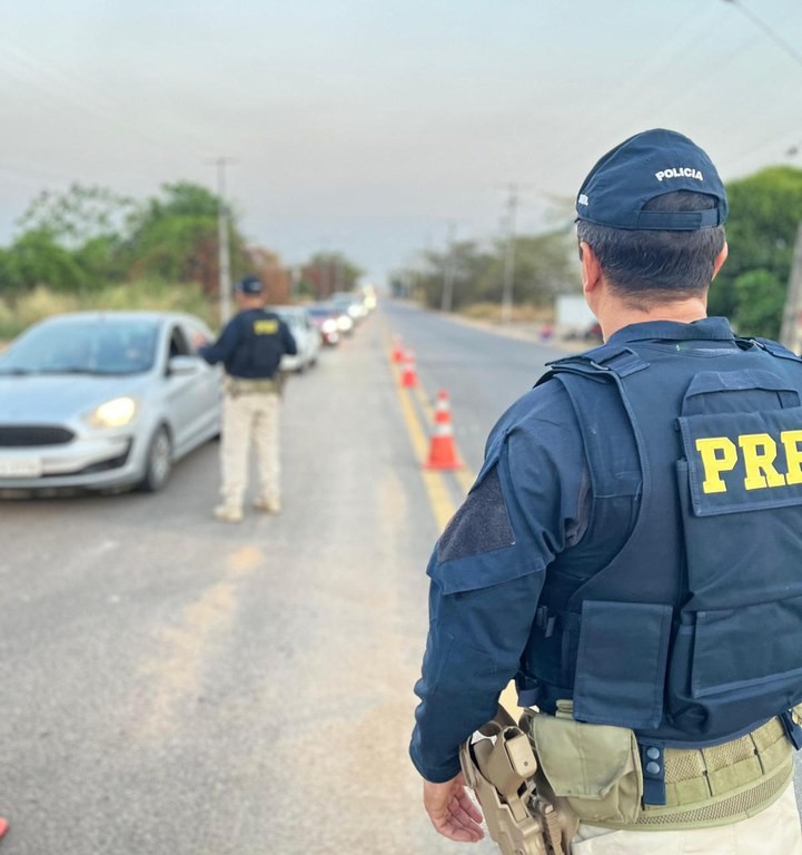 PRF apreende 220 gramas de ouro com três brasileiros em carro da Guiana
