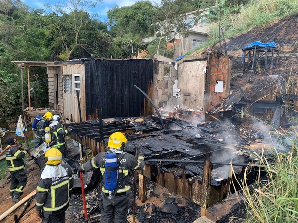 G1 - Incêndio causa estrago em salas de escola na Grande Florianópolis -  notícias em Santa Catarina