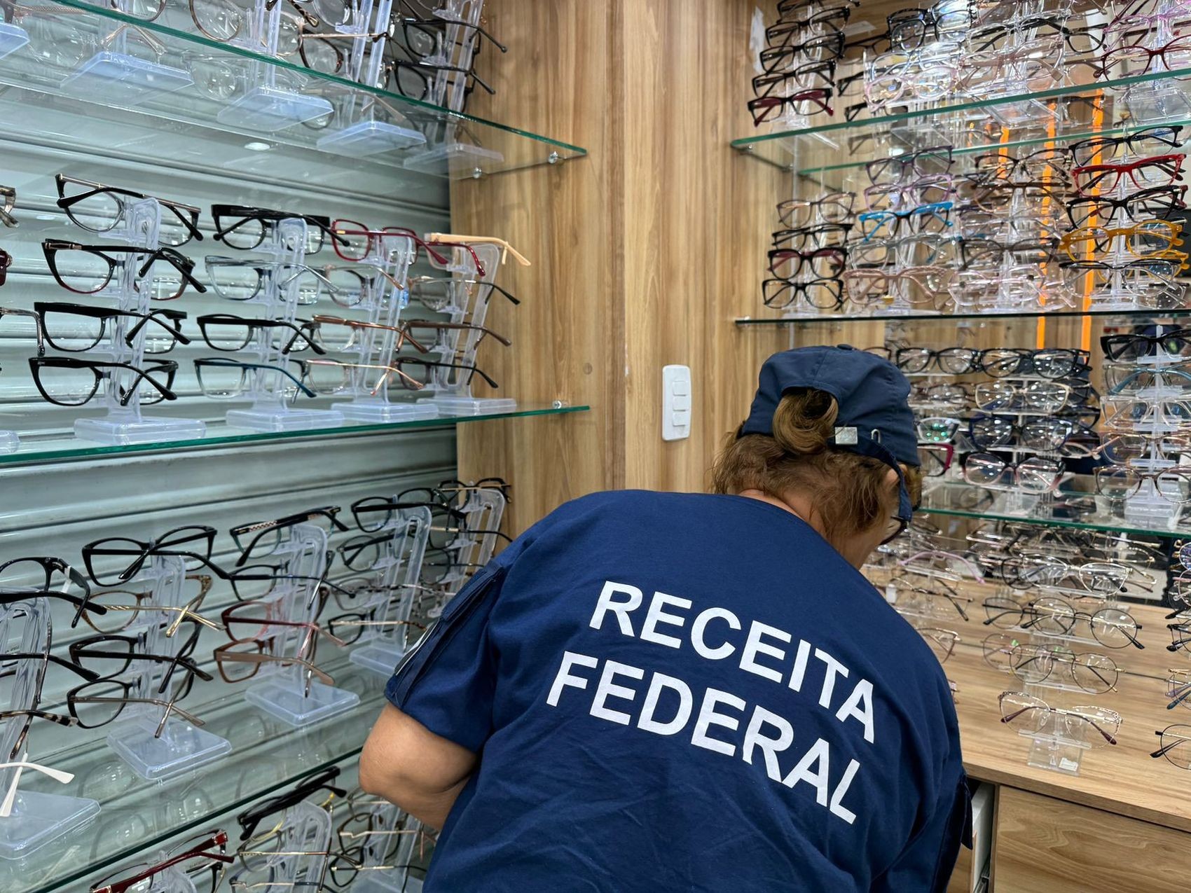 Óculos são apreendidos em operação de combate à pirataria em Aracaju
