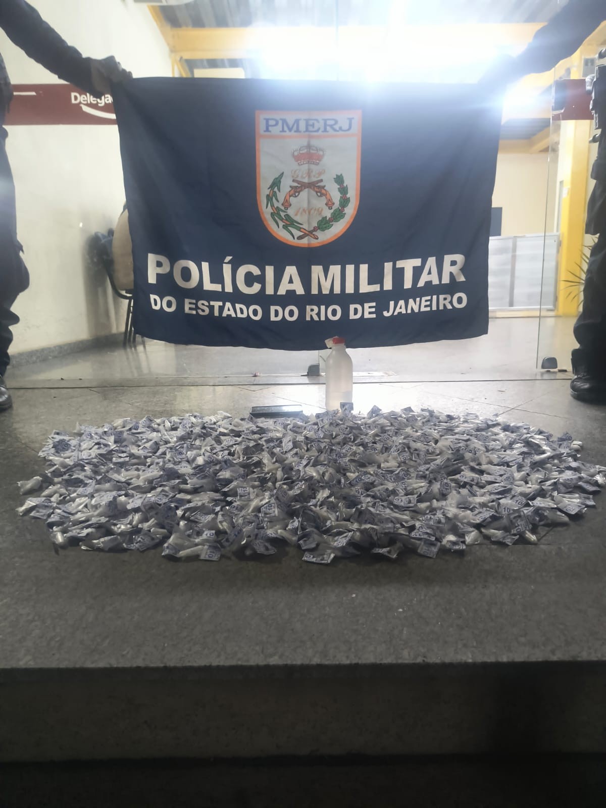 Jovem é preso com mais de 700 papelotes de cocaína em Três Rios 