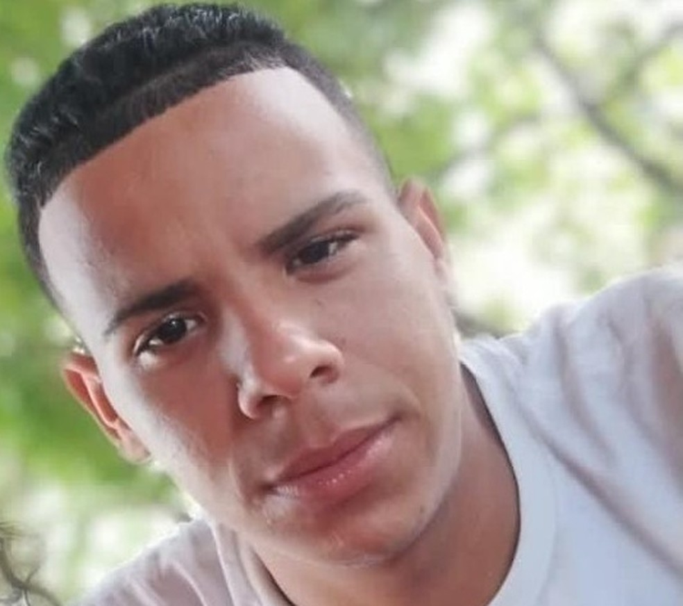 Deivison Soares da Silva, de 19 anos, foi um dos 14 mortos do desabamento  — Foto: Acervo pessoal