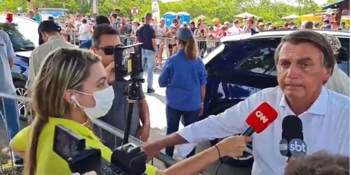 Michelle Bolsonaro diz que filha foi xingada por culpa de jornalista