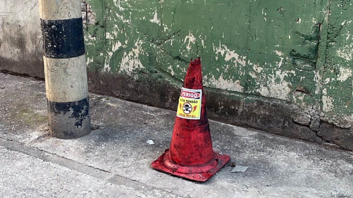 ‘Cone-granada’: tráfico passa a esconder explosivos em barricadas para atacar a polícia