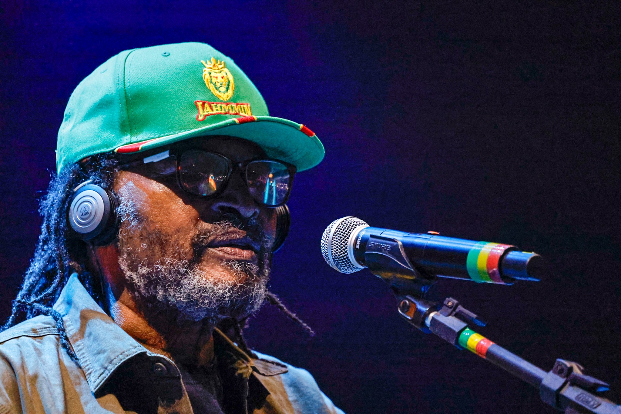 Participação de Edson Gomes no Lolla é ofuscada por diva pop e tem fraca presença de fãs do rei do reggae brasileiro do festival