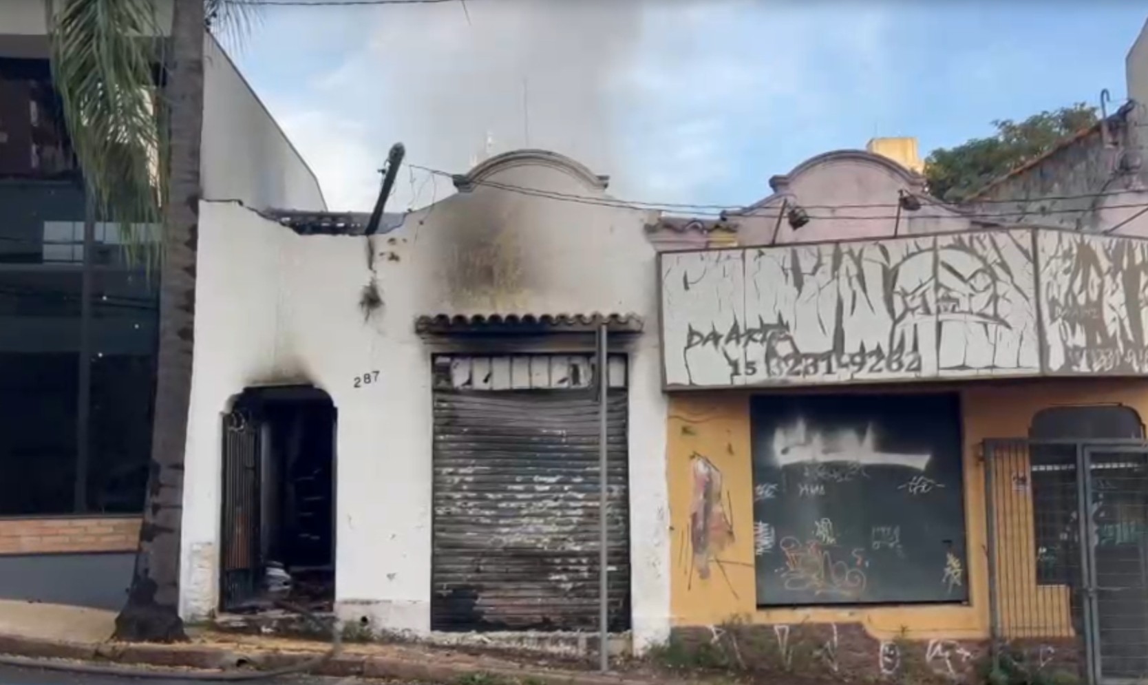 Incêndio atinge casa no Centro de Sorocaba, interdita rua e mobiliza bombeiros
