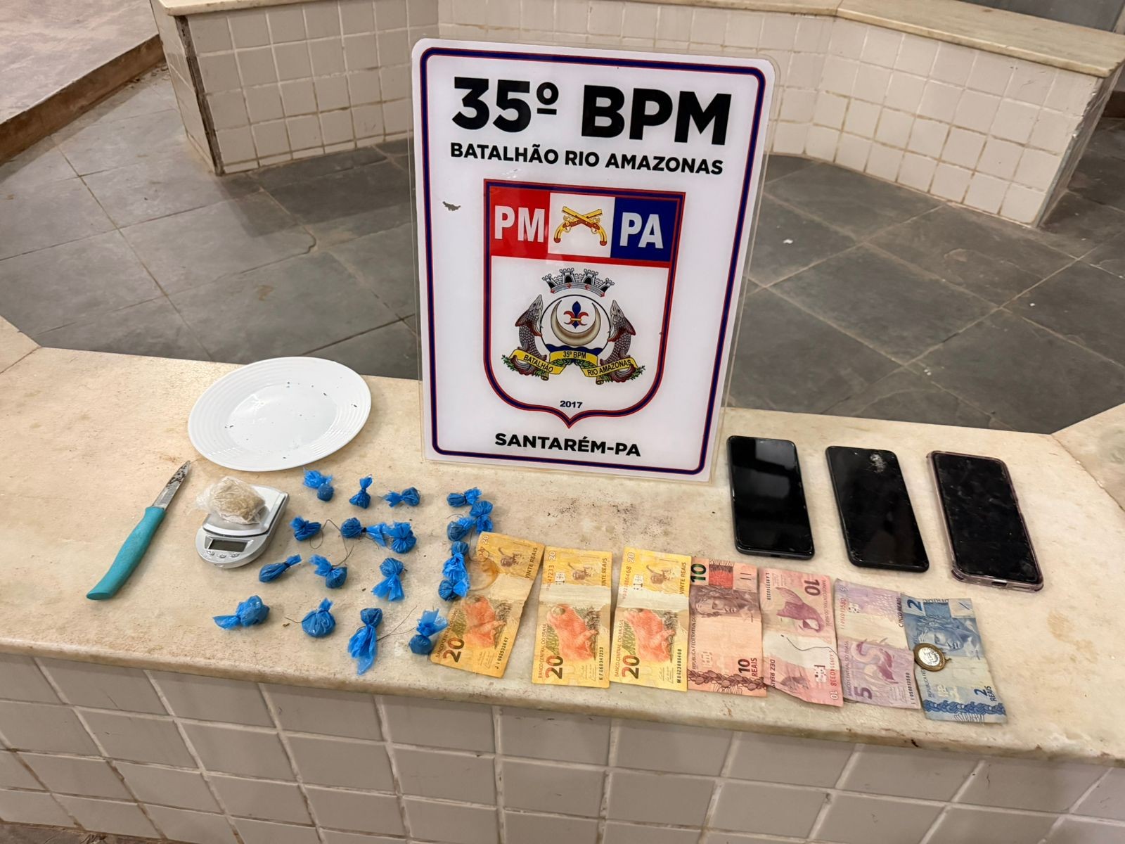 Abordagem a adolescentes termina com duas mulheres presas por tráfico em Santarém