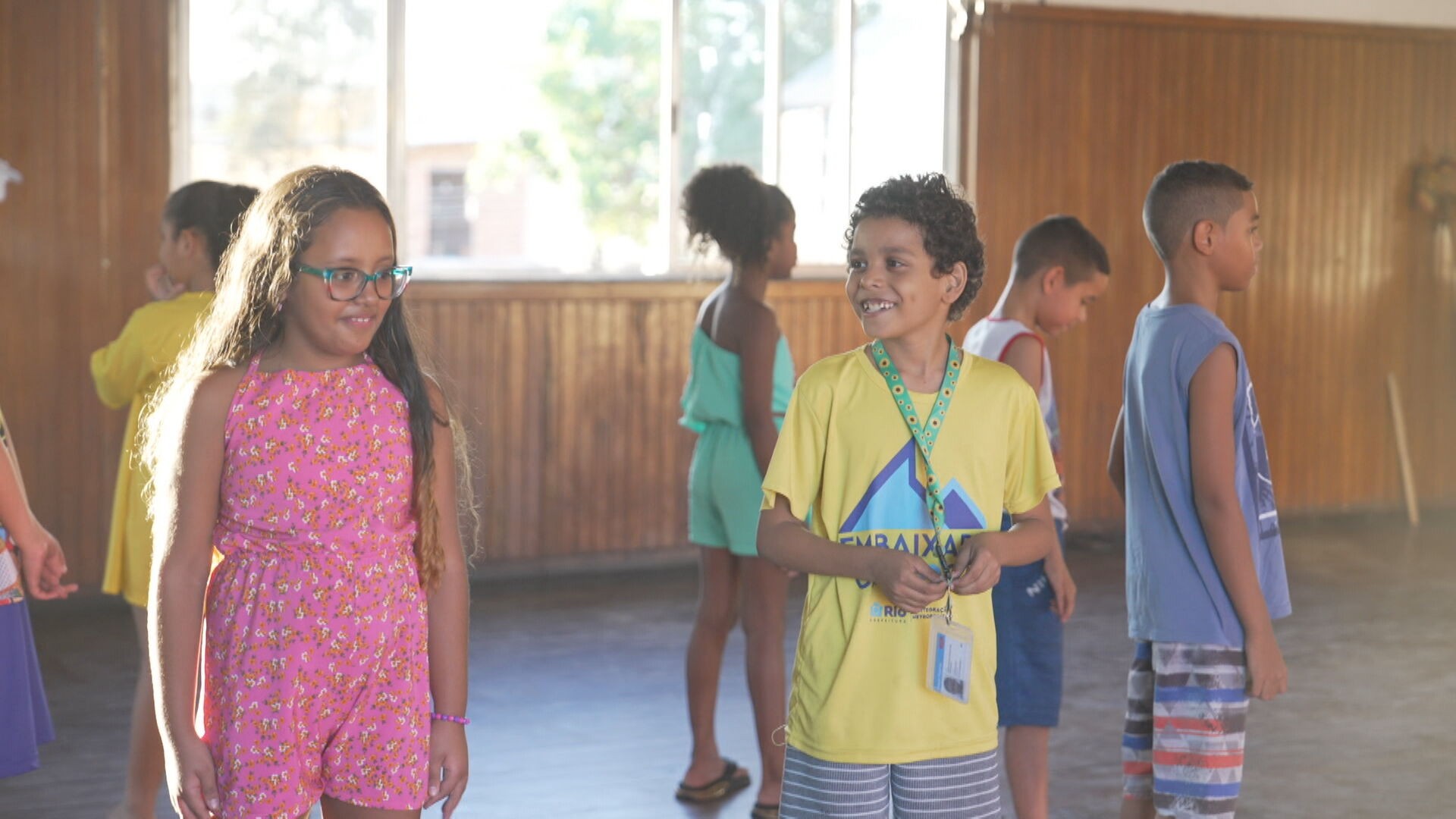 Aulas de teatro em Guadalupe ajudam crianças neurodivergentes a desenvolver a sociabilidade