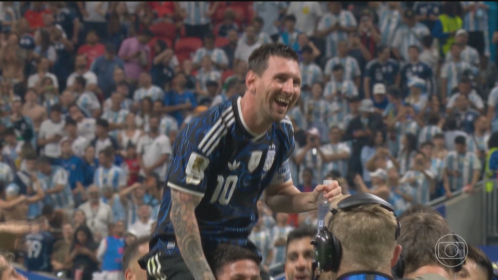 Argentina que chega a mais uma final de Copa do Mundo vibra no ritmo de um gênio do futebol: Lionel Messi — Foto: Jornal Nacional/ Reprodução