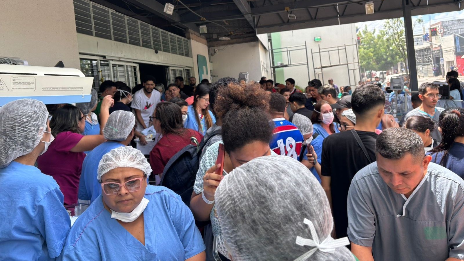 Incêndio atinge hospital em Fortaleza, e bebês são retirados em incubadoras