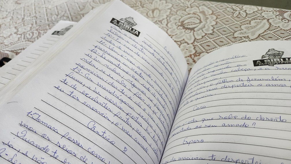 Igreja Peniel, de Presidente Prudente (SP), transcreveu toda a Bíblia Sagrada em menos de uma semana — Foto: Leonardo Bosisio/g1