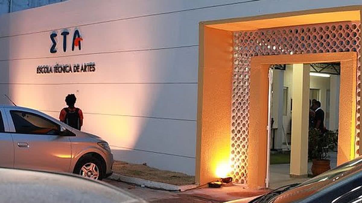 Homem é morto em estacionamento da Escola Técnica de Artes da Ufal no Centro