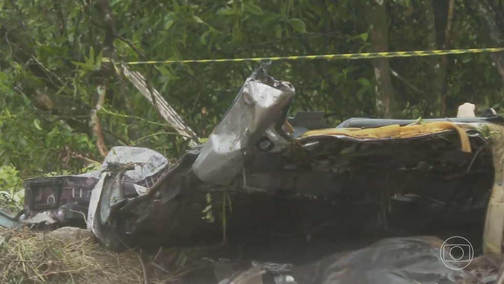 No Paraná, 9 pessoas morrem em acidente com uma van que transportava equipe de remo — Foto: Reprodução/TV Globo