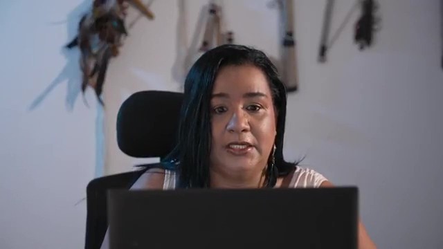 Mulher diz ter vivido três experiências de quase morte e relata visões fora do corpo: 'uma espécie de foco de luz'