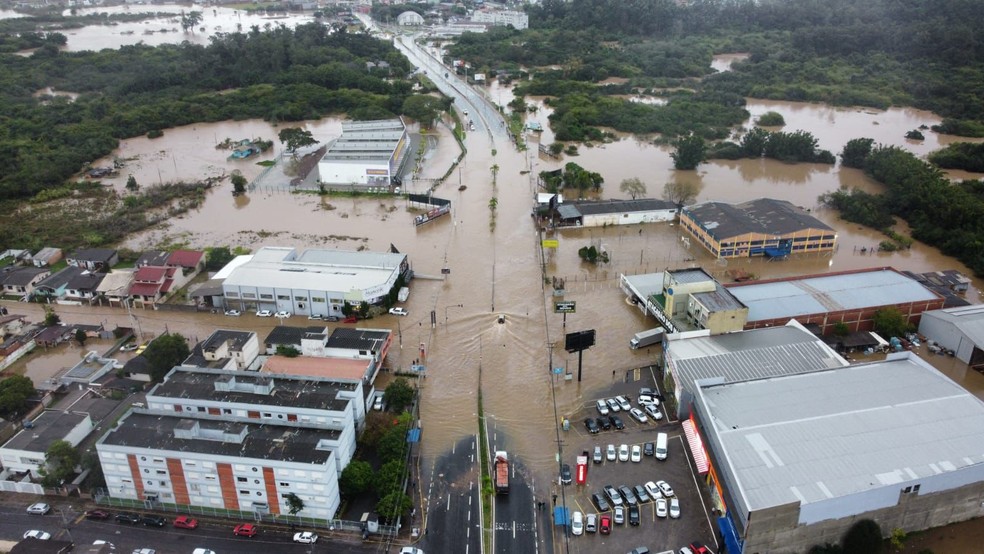 Imagem aérea de Gravataí após passagem de ciclone extratropical no RS — Foto: Reproduçao/RBS TV